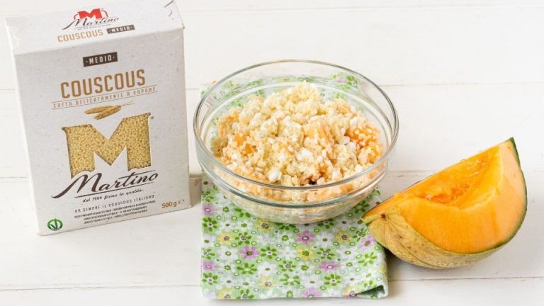 Couscous salad with melon and cottage cheese