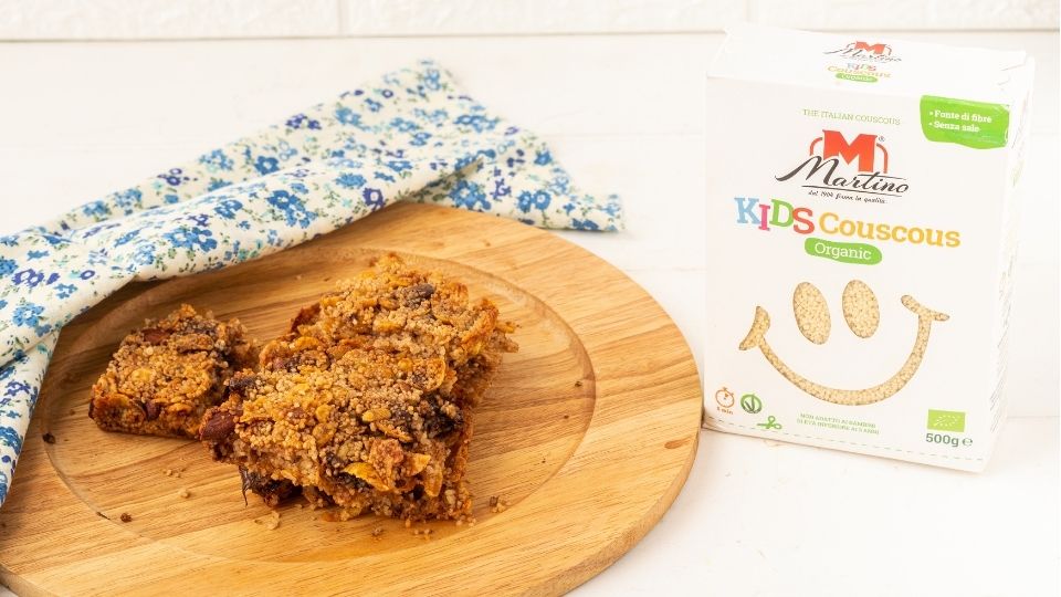 Couscous bars with almonds and chocolate