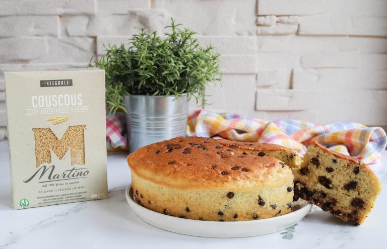 Torta con couscous e gocce di cioccolato 