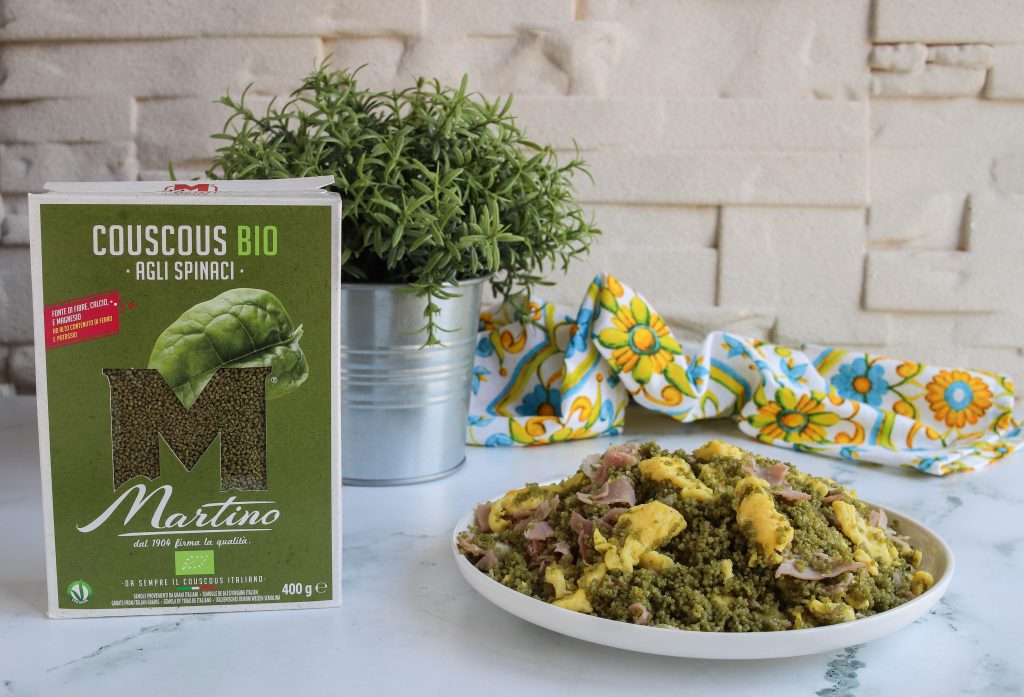 Cous cous agli spinaci con uova e prosciutto