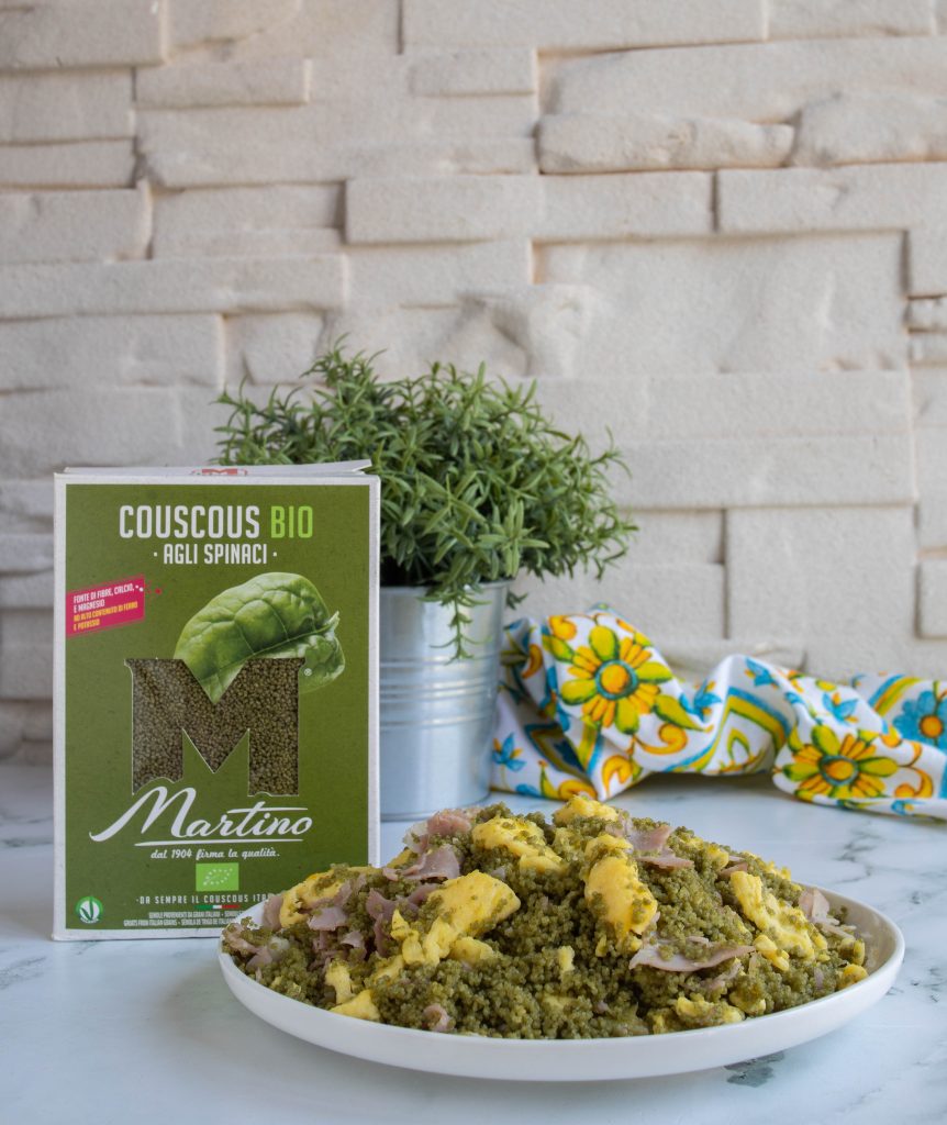 Cous cous agli spinaci con uova e prosciutto
