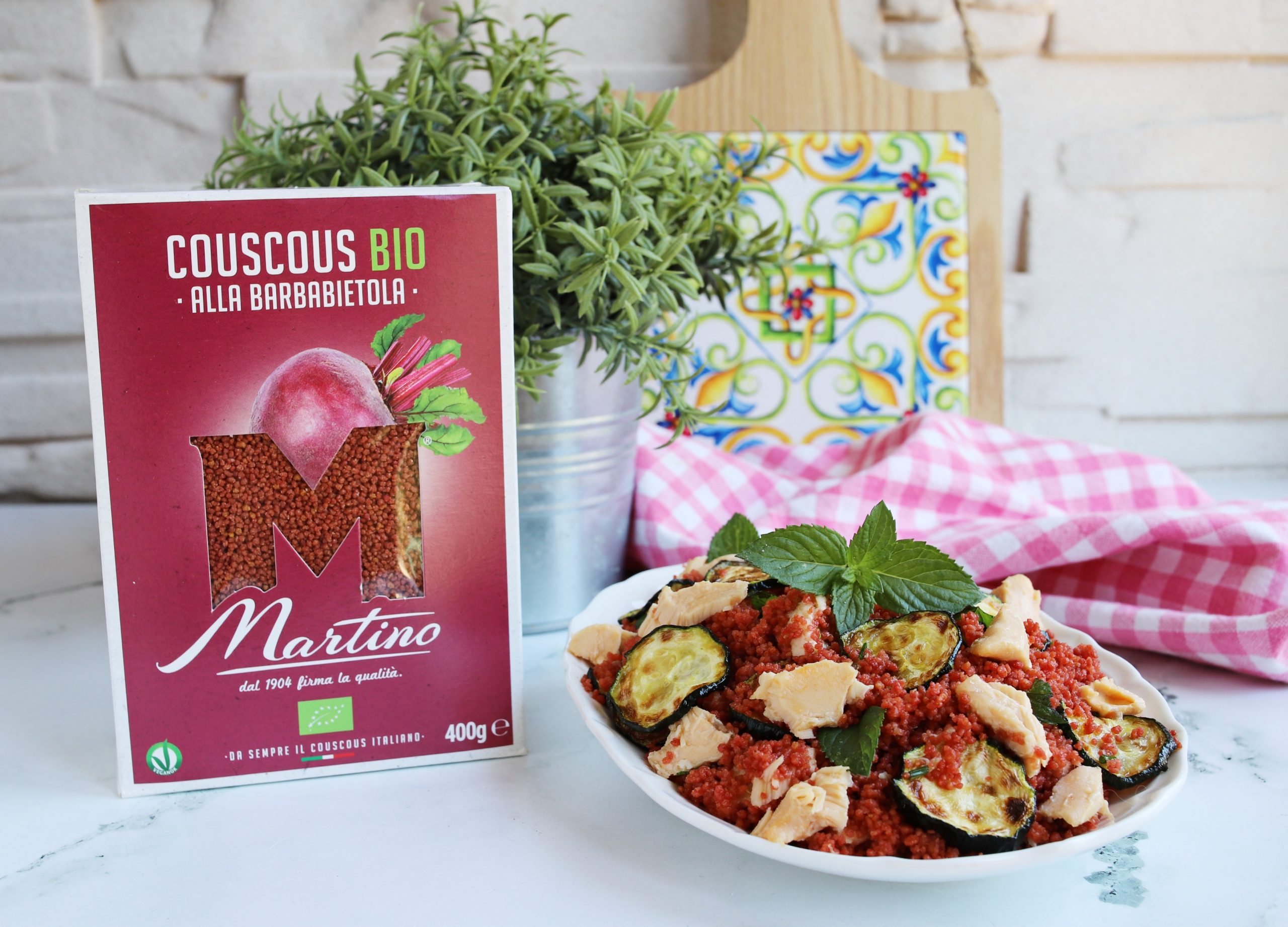 COUSCOUS ALLA BARBABIETOLA CON SALMONE E ZUCCHINE
