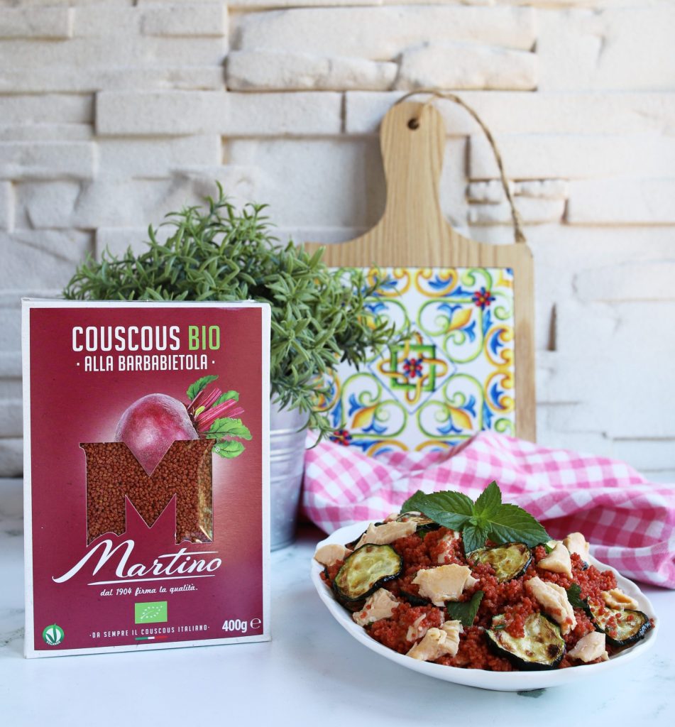 COUSCOUS ALLA BARBABIETOLA CON SALMONE E ZUCCHINE