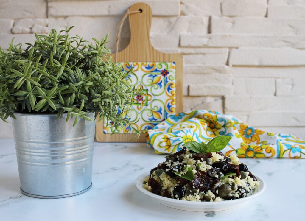 COUSCOUS CON POMODORI SECCHI E OLIVE